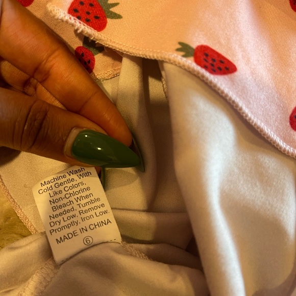 Pink SHEIN strawberry print knot detail tee - Picture 5 of 6